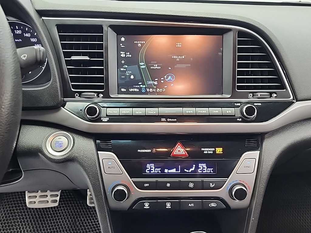 HYUNDAI Avante - Vista 9