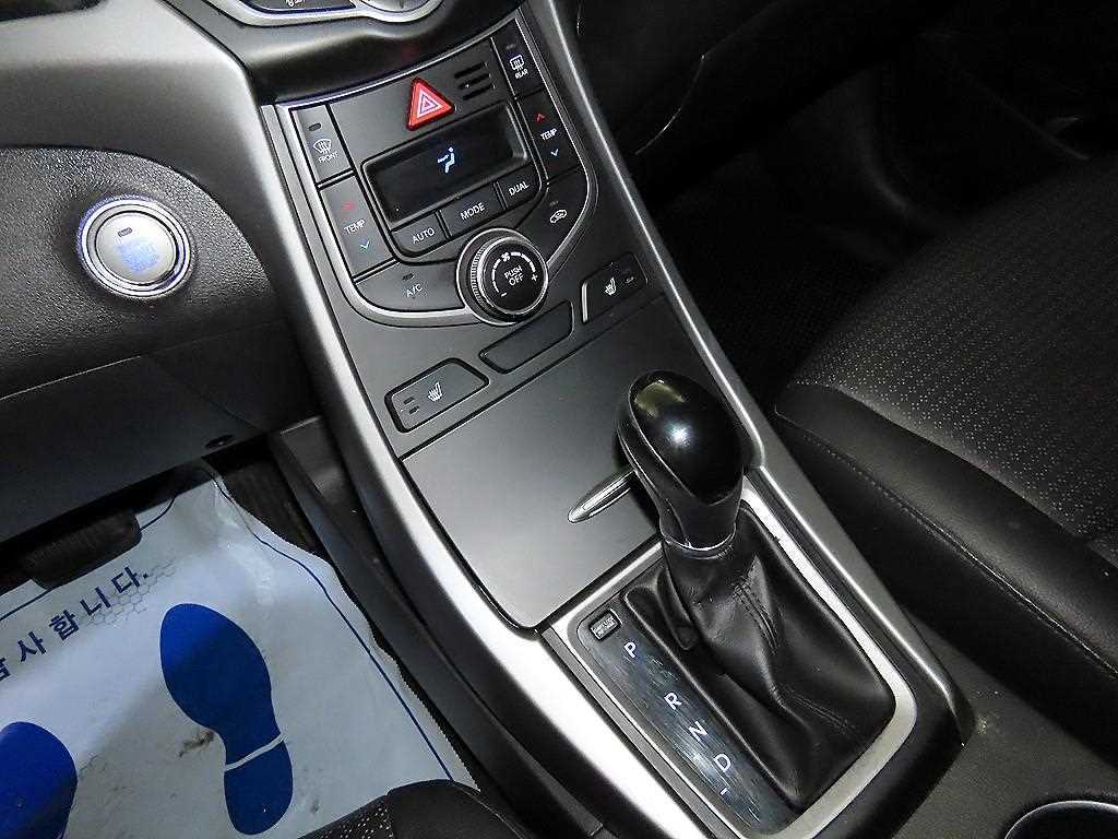 HYUNDAI Avante - Vista 12