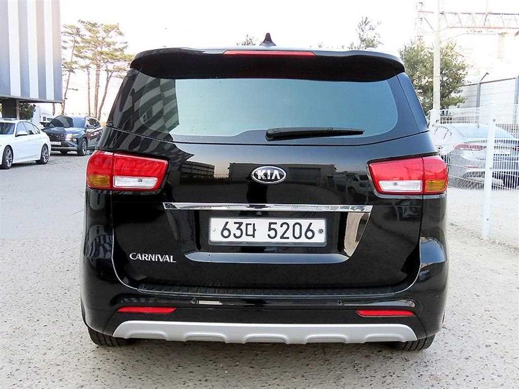 KIA Carnival - Vista 4