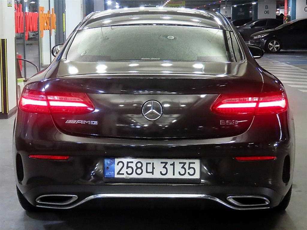Mercedes Benz E class - Vista 5