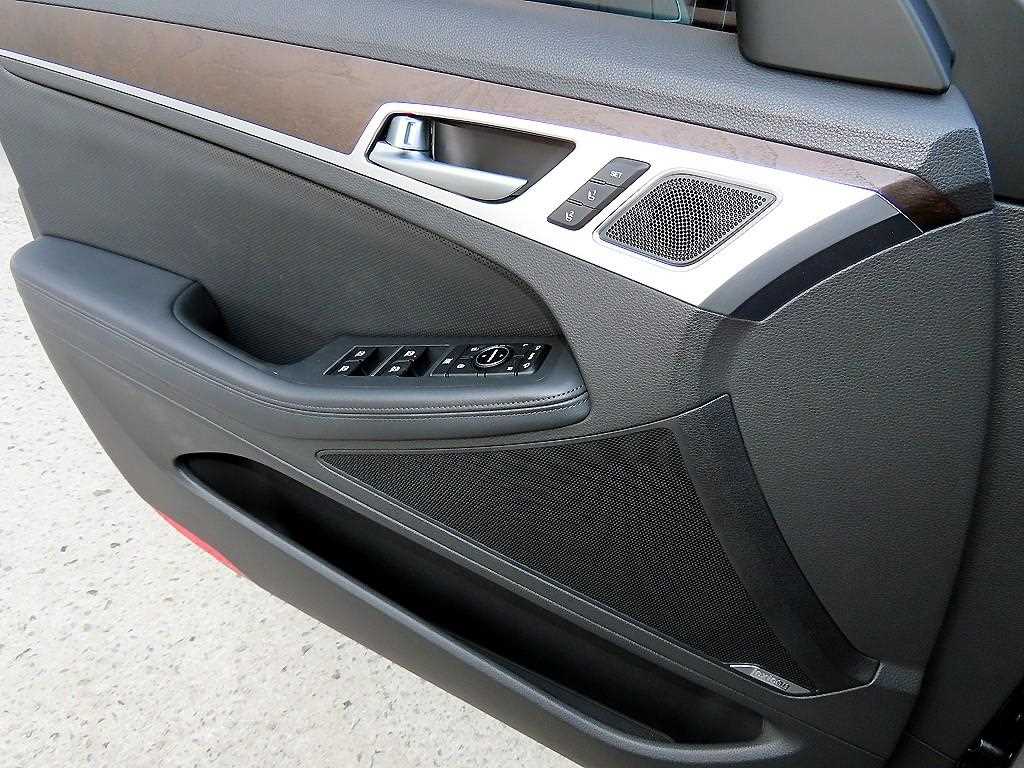 HYUNDAI Genesis - Vista 12