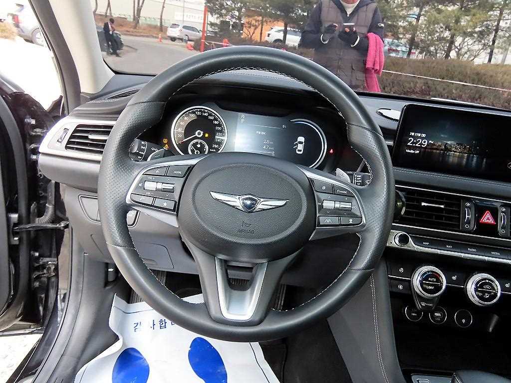 Genesis G70 - Vista 8