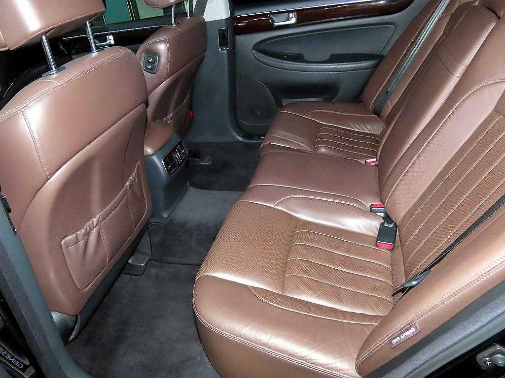 HYUNDAI Genesis - Vista 7