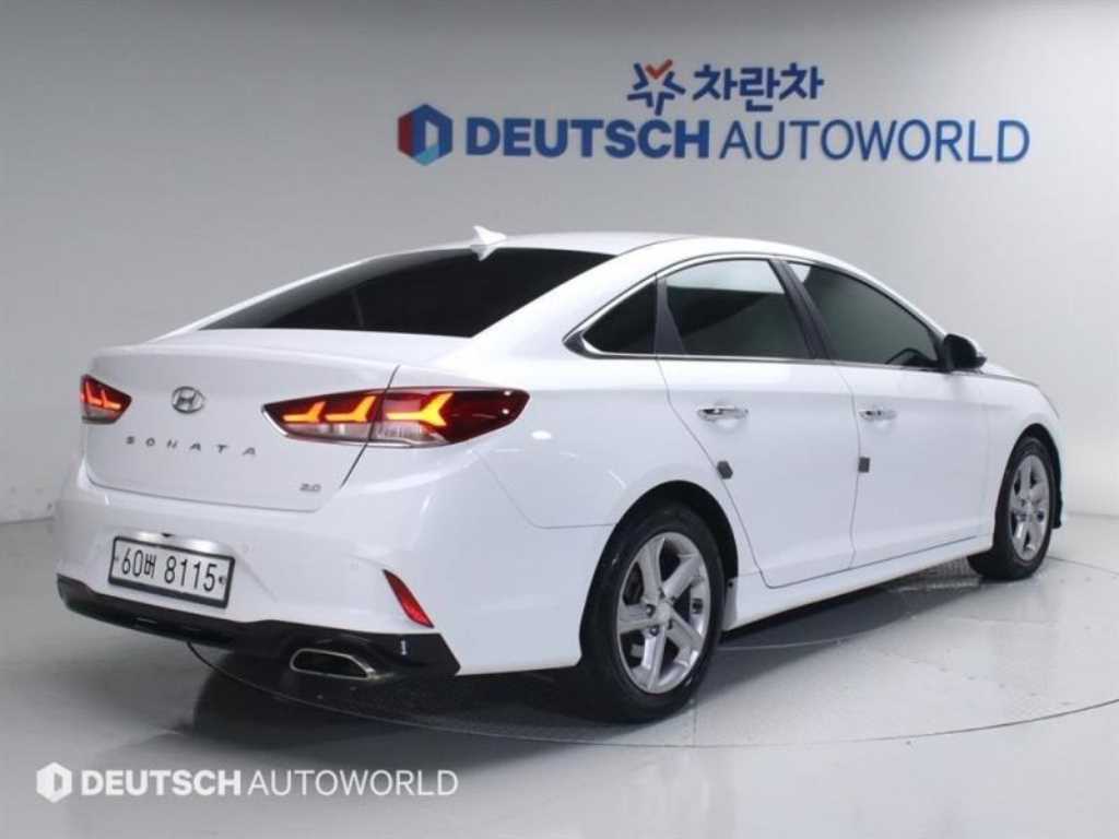 HYUNDAI Sonata - Vista 3