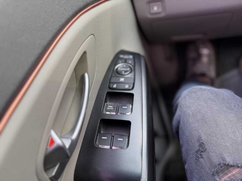 KIA Carnival - Vista 12