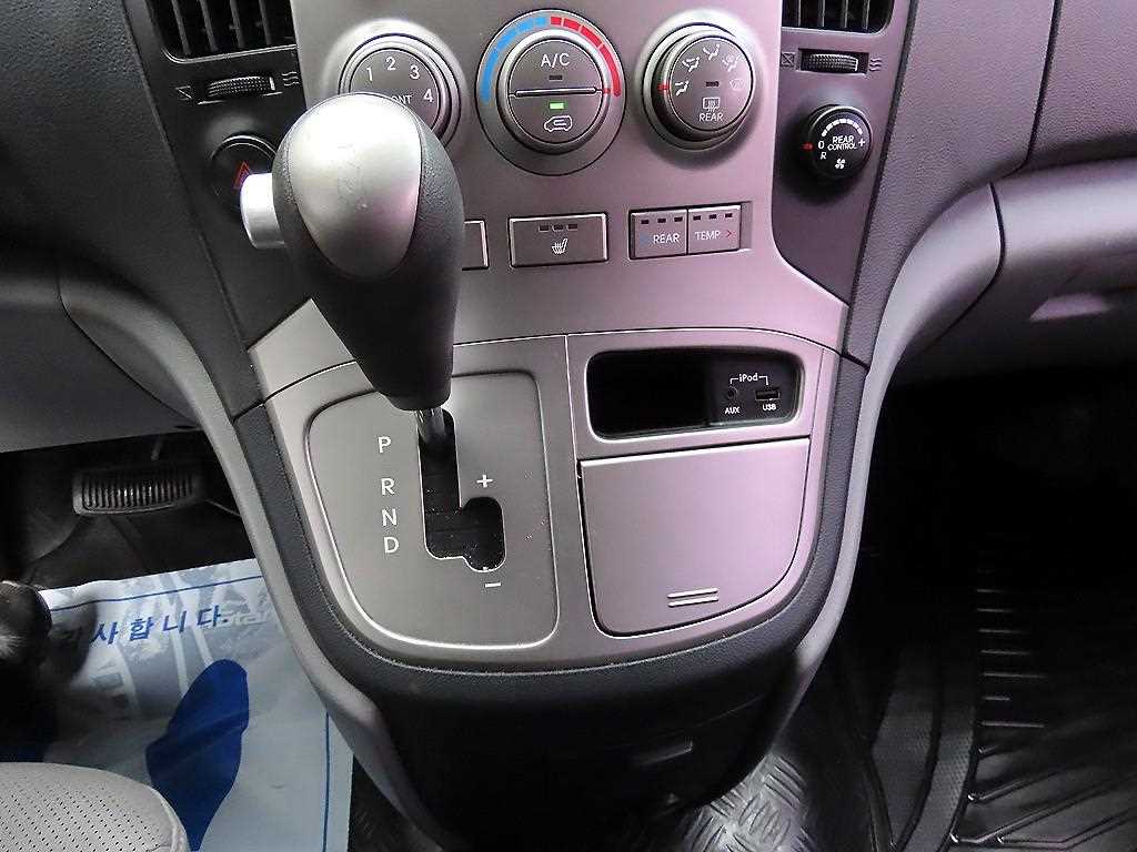 HYUNDAI Starex - Vista 11