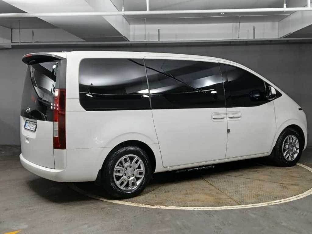 HYUNDAI Staria - Vista 4