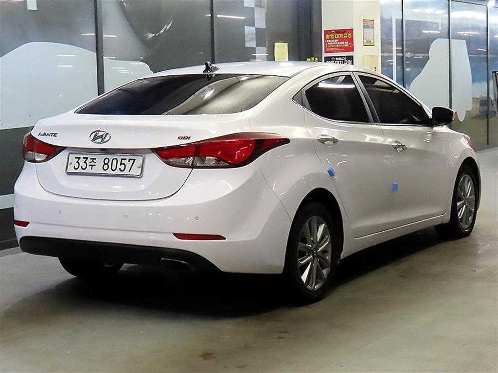 HYUNDAI Avante - Vista 4