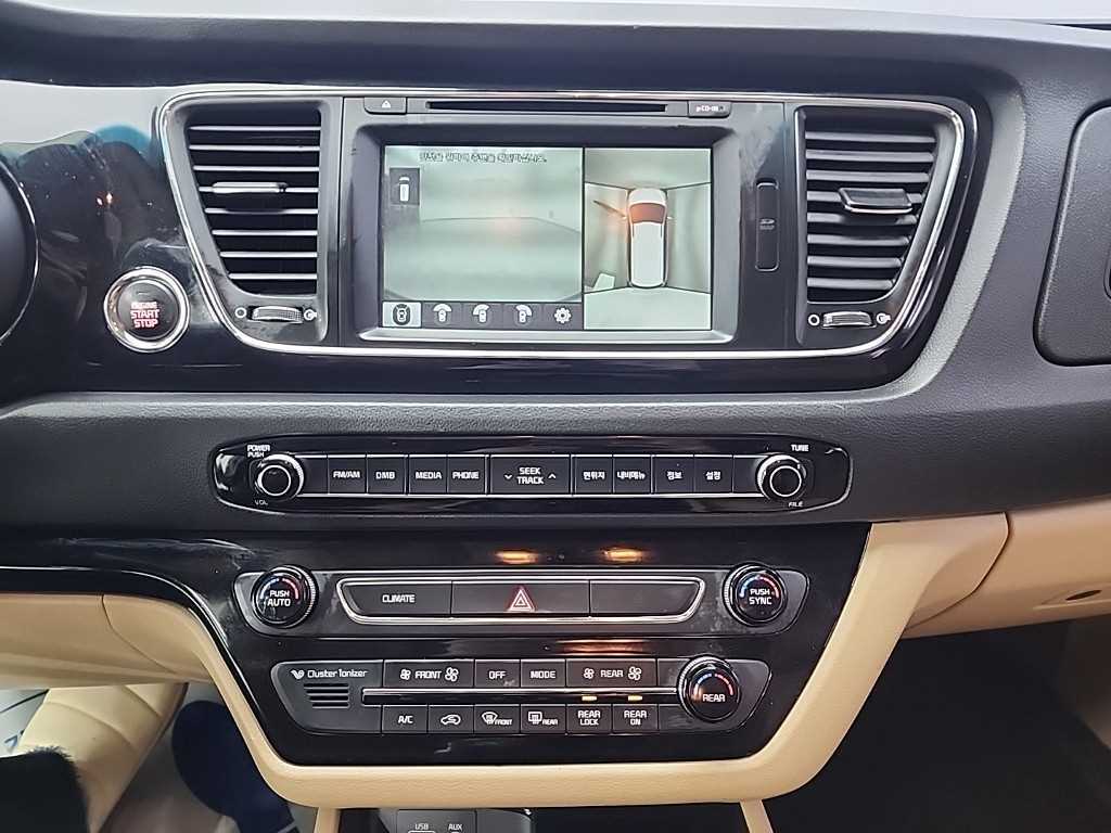 KIA Carnival - Vista 10