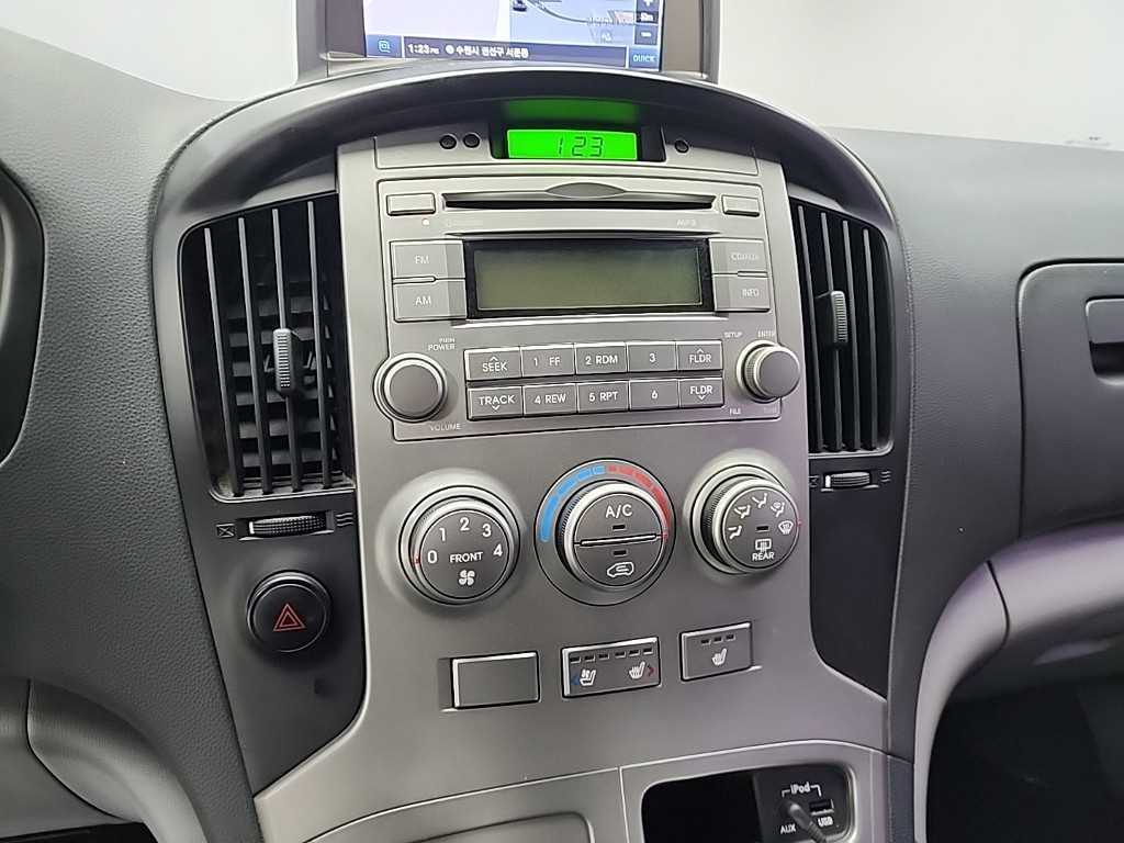 HYUNDAI Starex - Vista 10