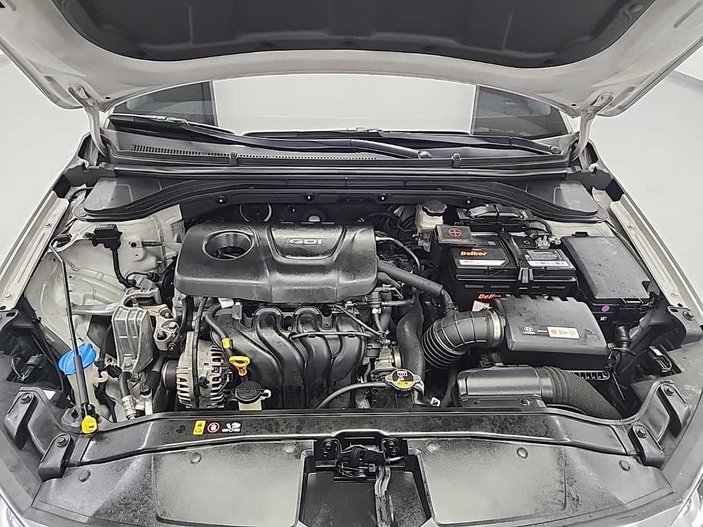 HYUNDAI Avante - Vista 5