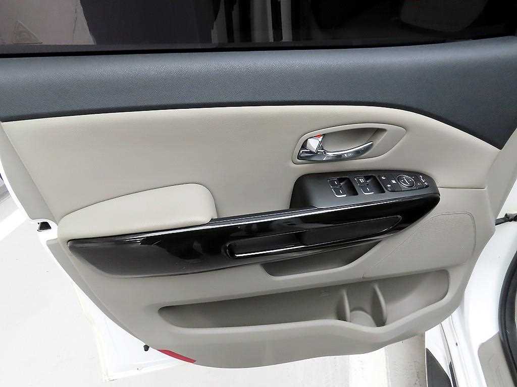 KIA Carnival - Vista 11