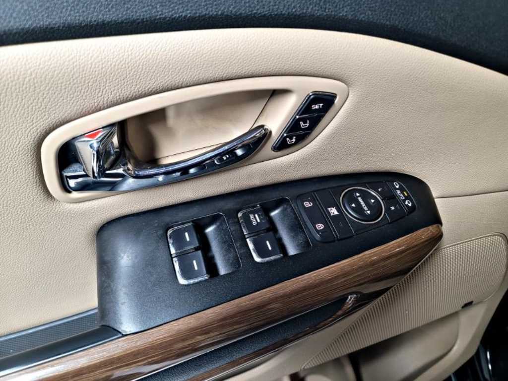 KIA Carnival - Vista 11