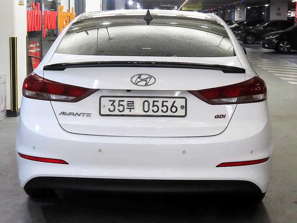 HYUNDAI Avante - Vista 5
