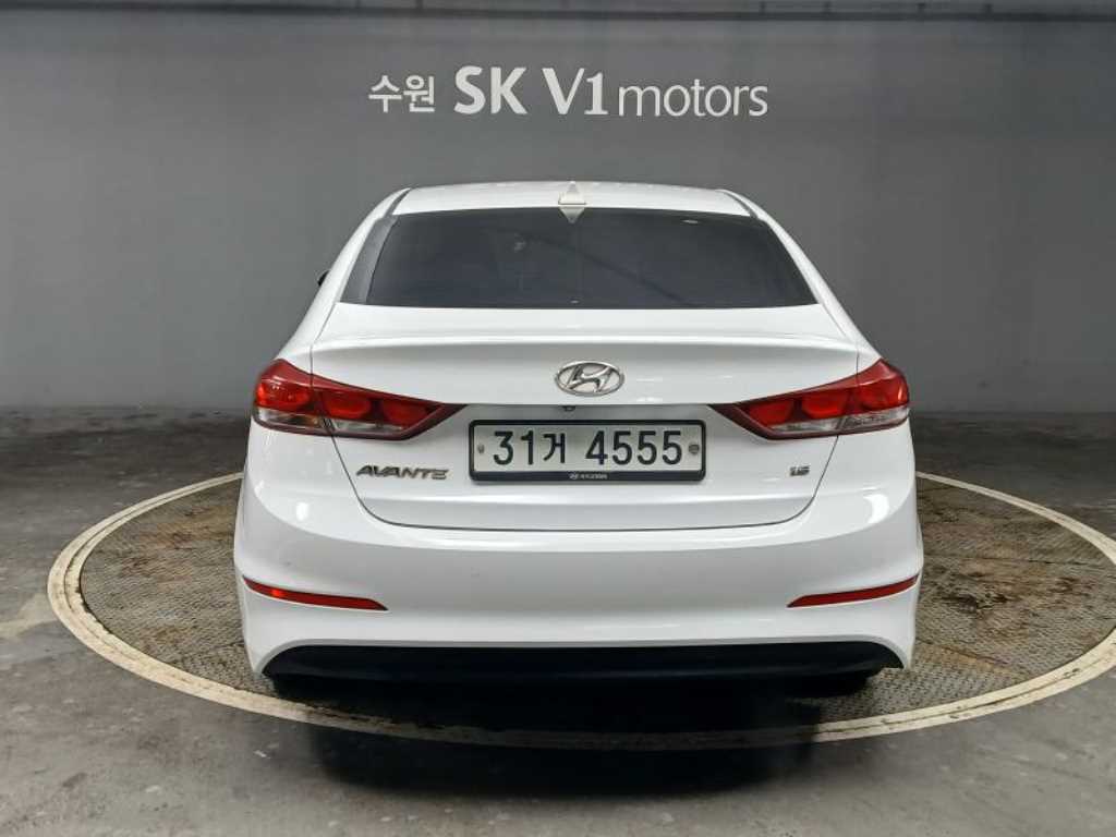 HYUNDAI Avante - Vista 5