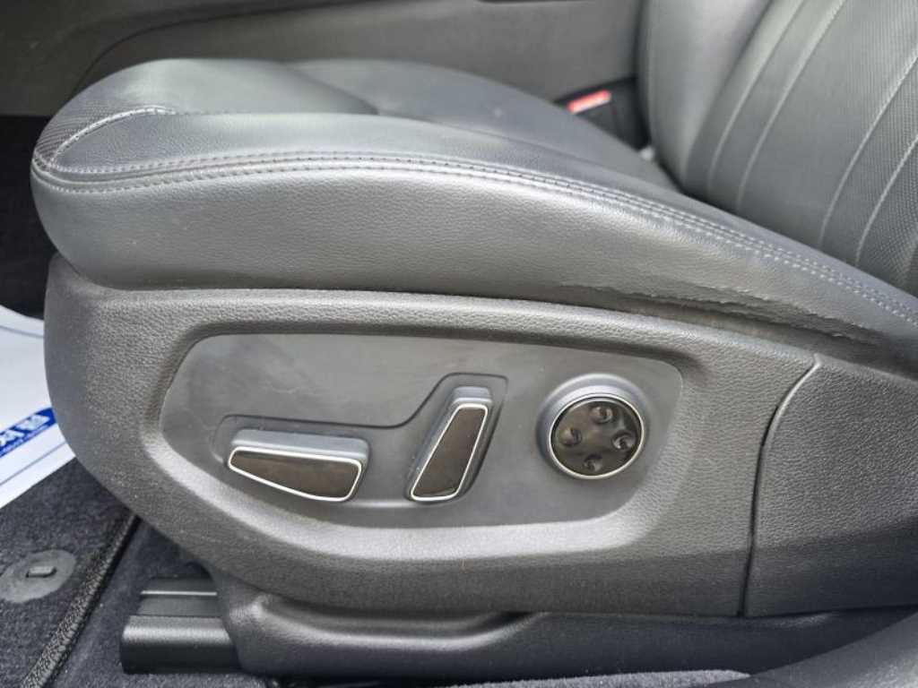 HYUNDAI Genesis - Vista 11