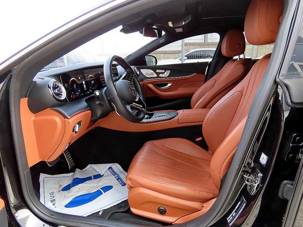 Mercedes Benz CLS Class - Vista 5