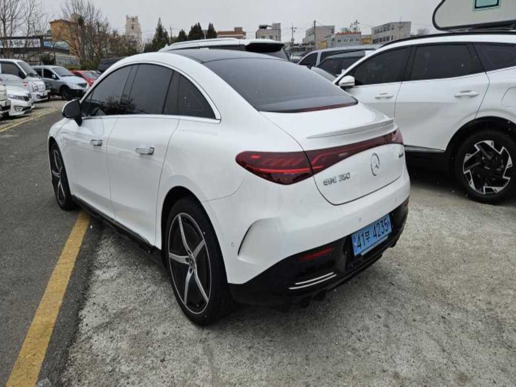 Mercedes Benz EQE - Vista 4