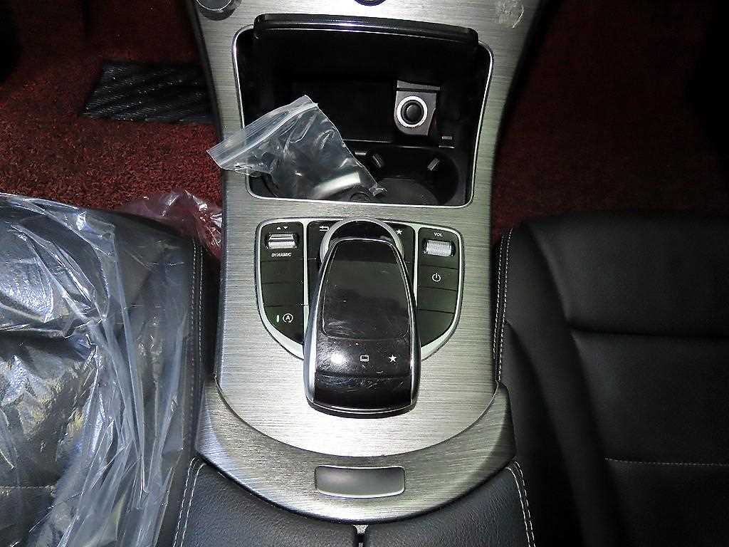 Mercedes Benz C Class - Vista 12