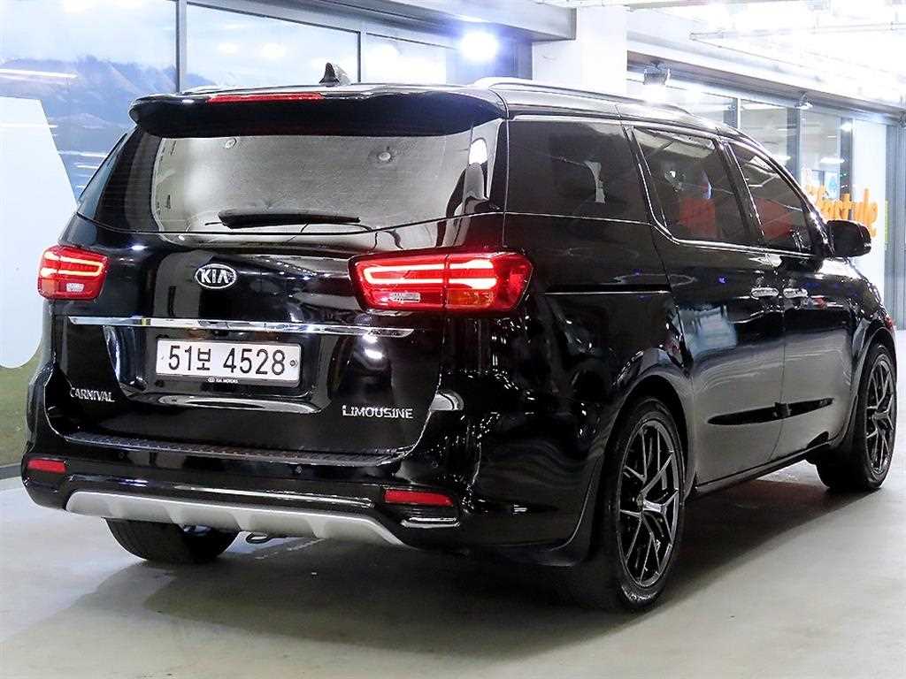 KIA Carnival - Vista 4