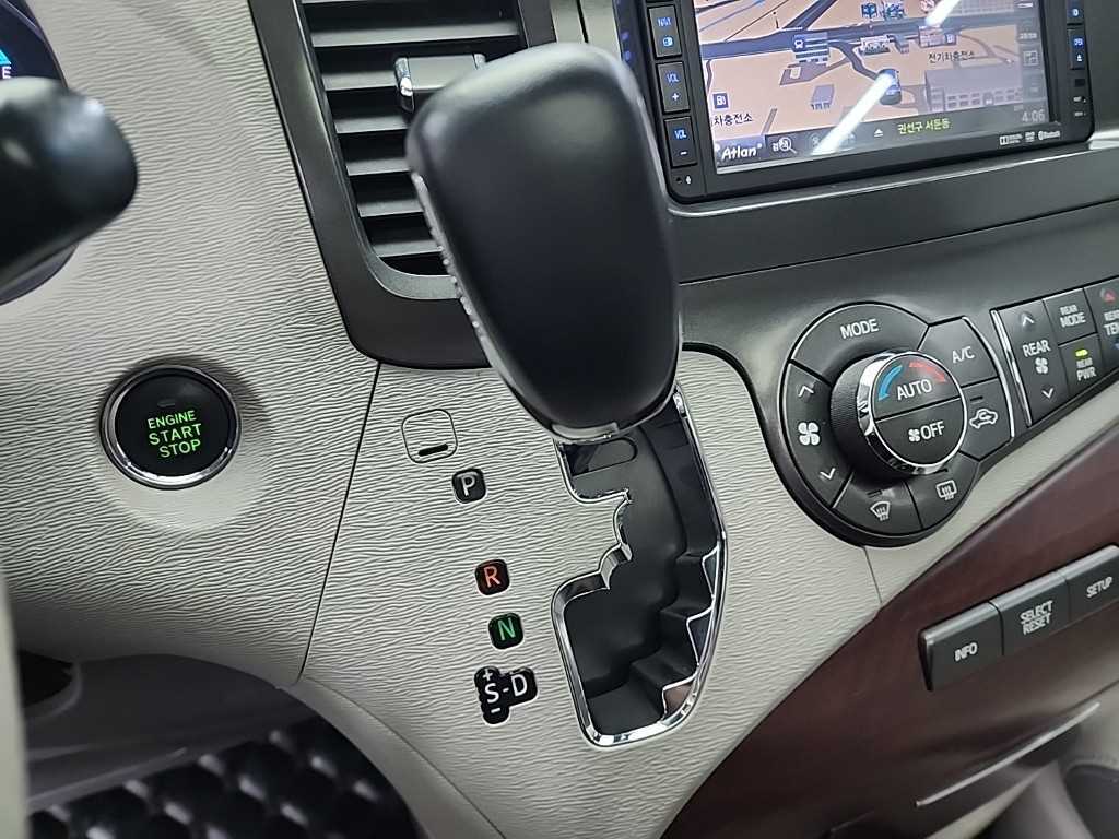 Toyota Siena - Vista 8