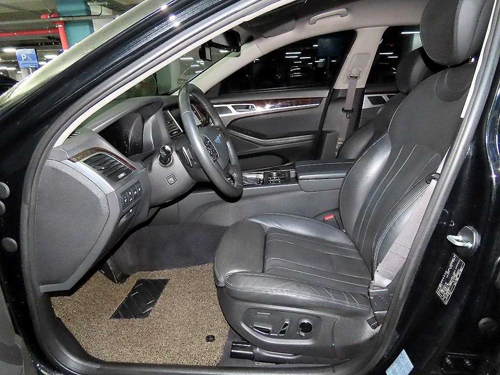 HYUNDAI Genesis - Vista 6