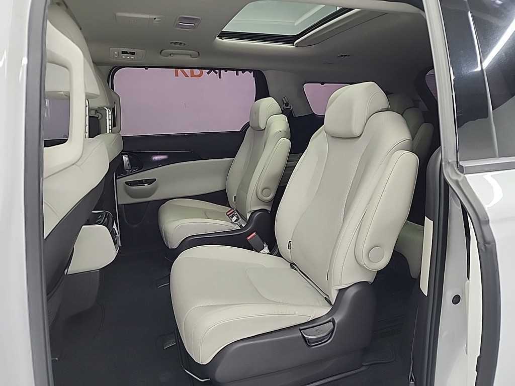 KIA Carnival - Vista 12