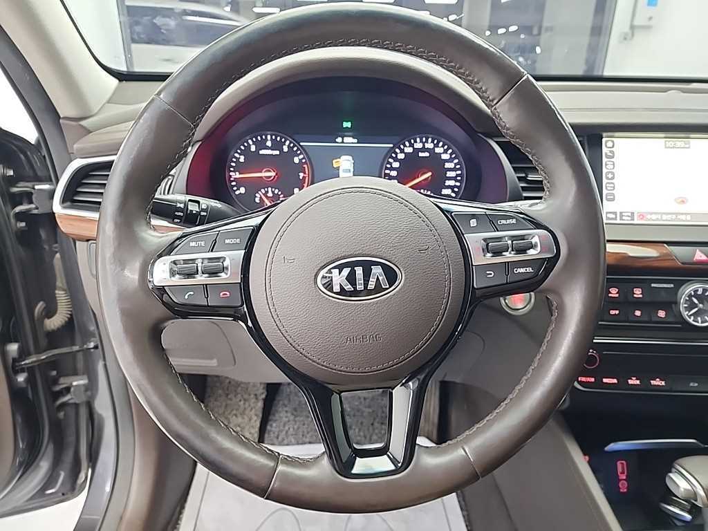 KIA K7 - Vista 9
