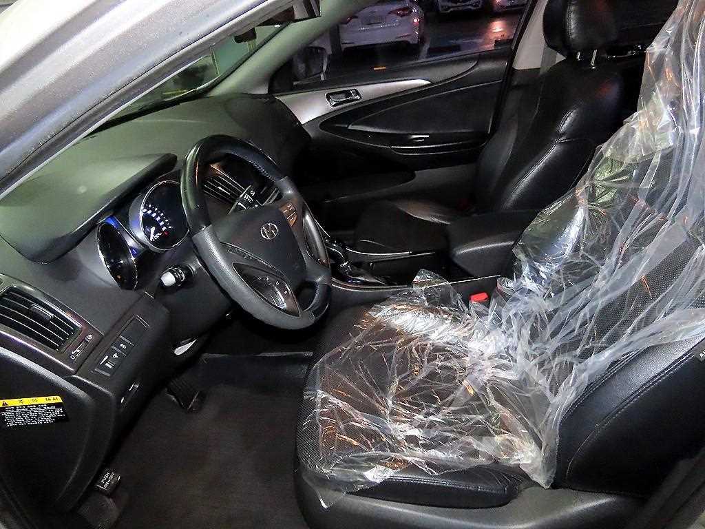 HYUNDAI Sonata - Vista 6