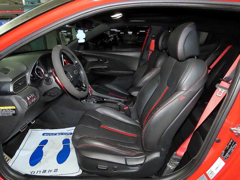 HYUNDAI Veloster - Vista 6