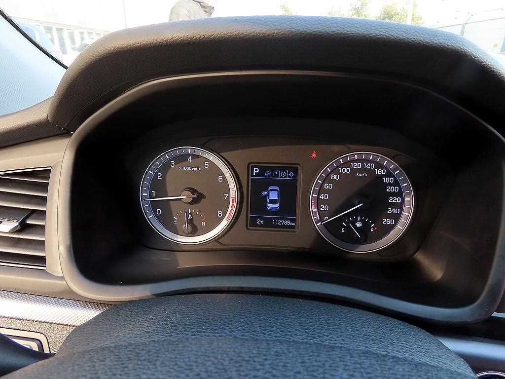 HYUNDAI Sonata - Vista 9