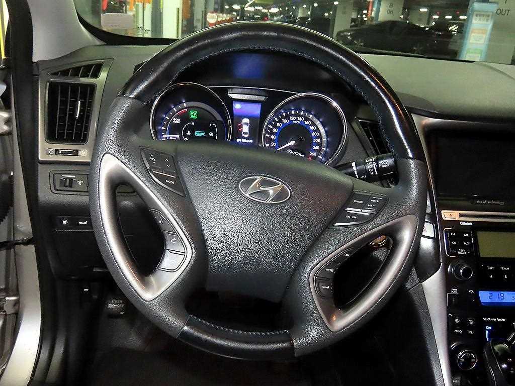HYUNDAI Sonata - Vista 8