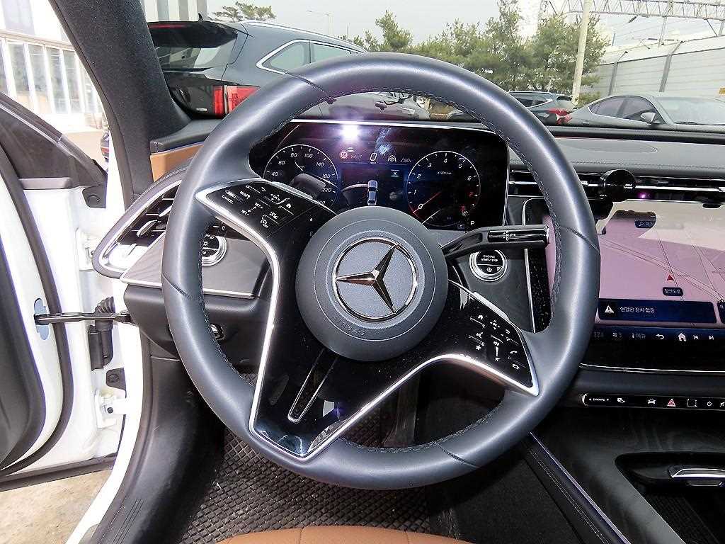 Mercedes Benz E class - Vista 8