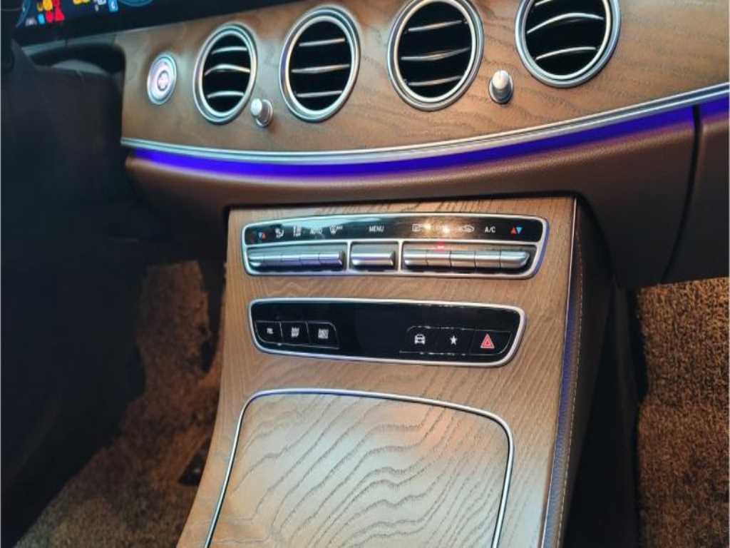 Mercedes Benz E class - Vista 12