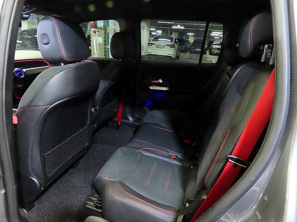 Mercedes Benz GLB Class - Vista 7