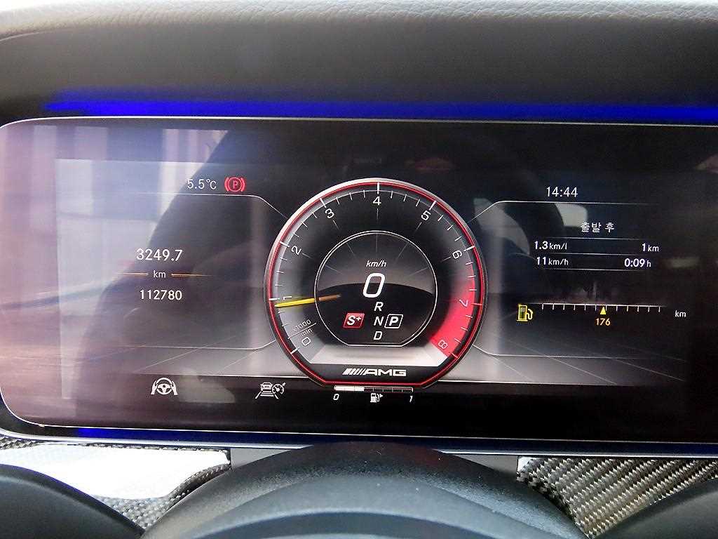 Mercedes Benz AMG GT - Vista 9