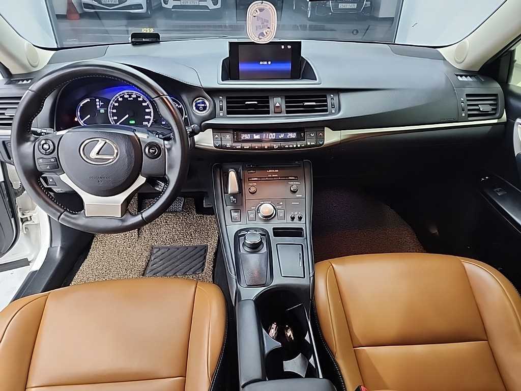 Lexus CT - Vista 7