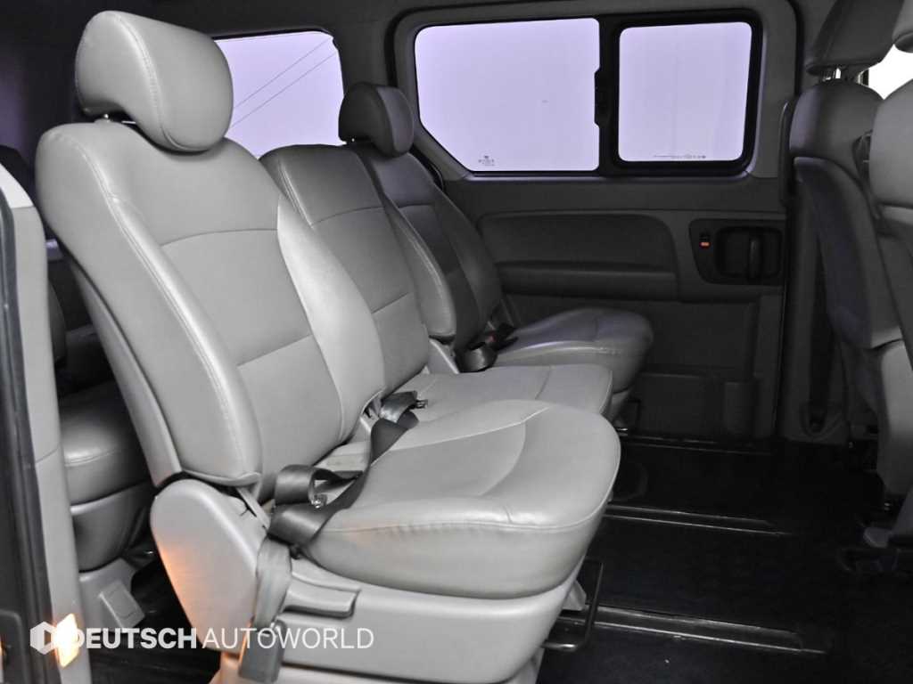 HYUNDAI Starex - Vista 12