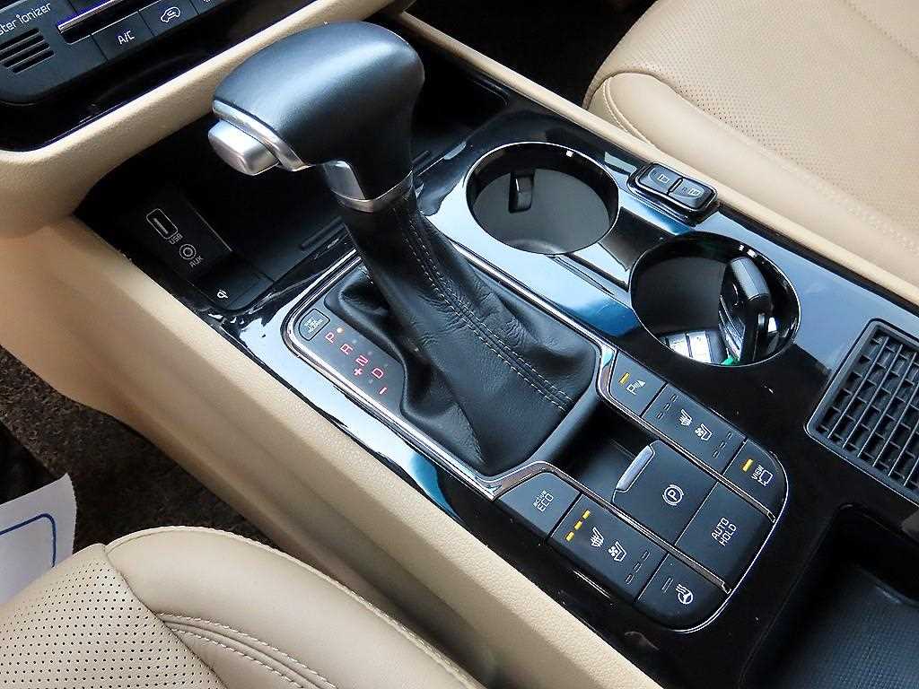 KIA Carnival - Vista 11