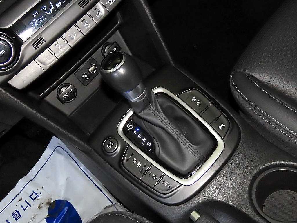 HYUNDAI Kona - Vista 12