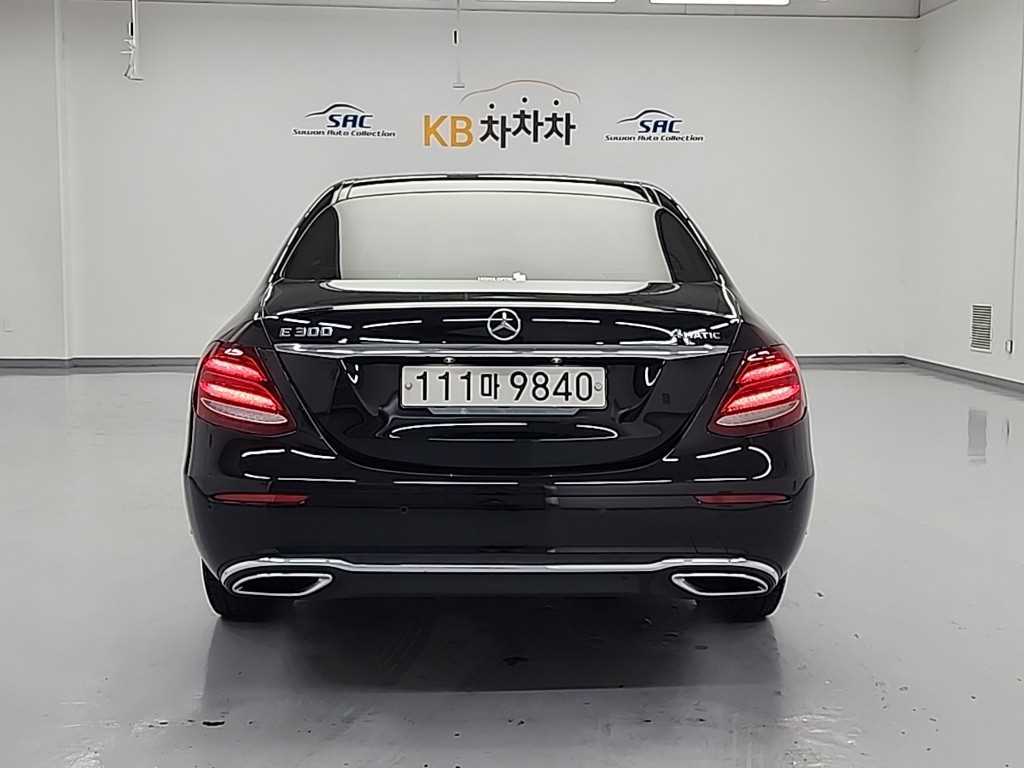 Mercedes Benz E class - Vista 3