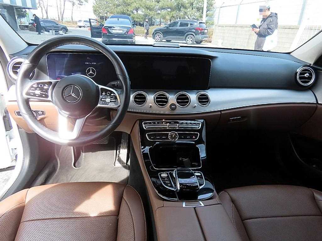 Mercedes Benz E class - Vista 7