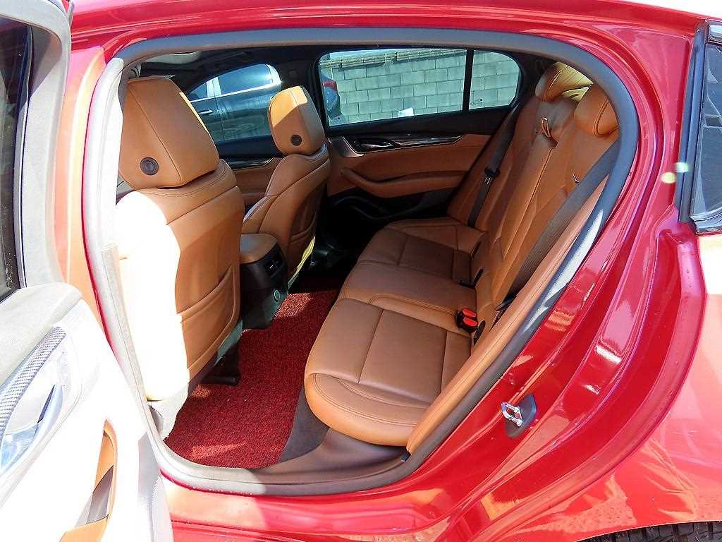 Cadillac CT5 - Vista 6