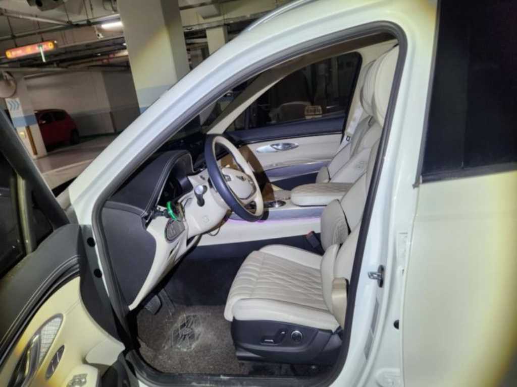 Genesis GV70 - Vista 6