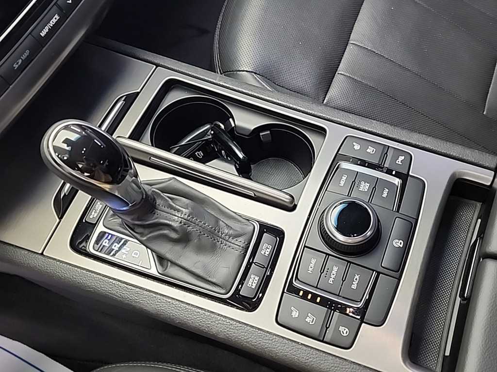 HYUNDAI Genesis - Vista 8