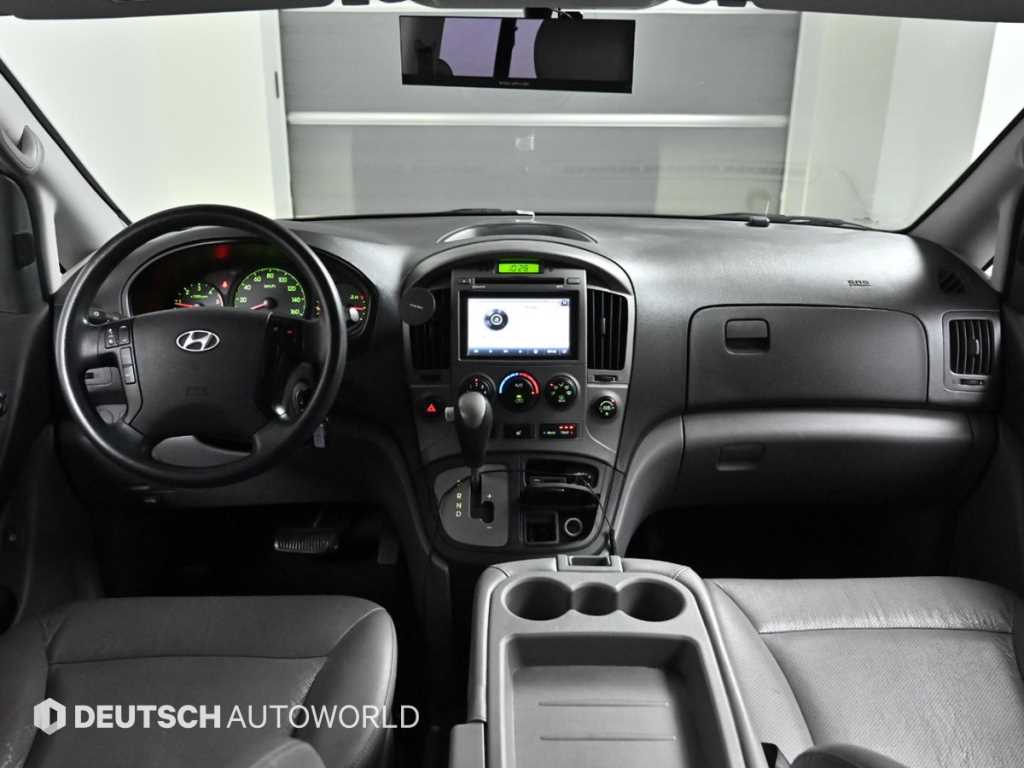 HYUNDAI Starex - Vista 7