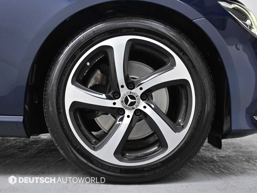 Mercedes Benz E class - Vista 5