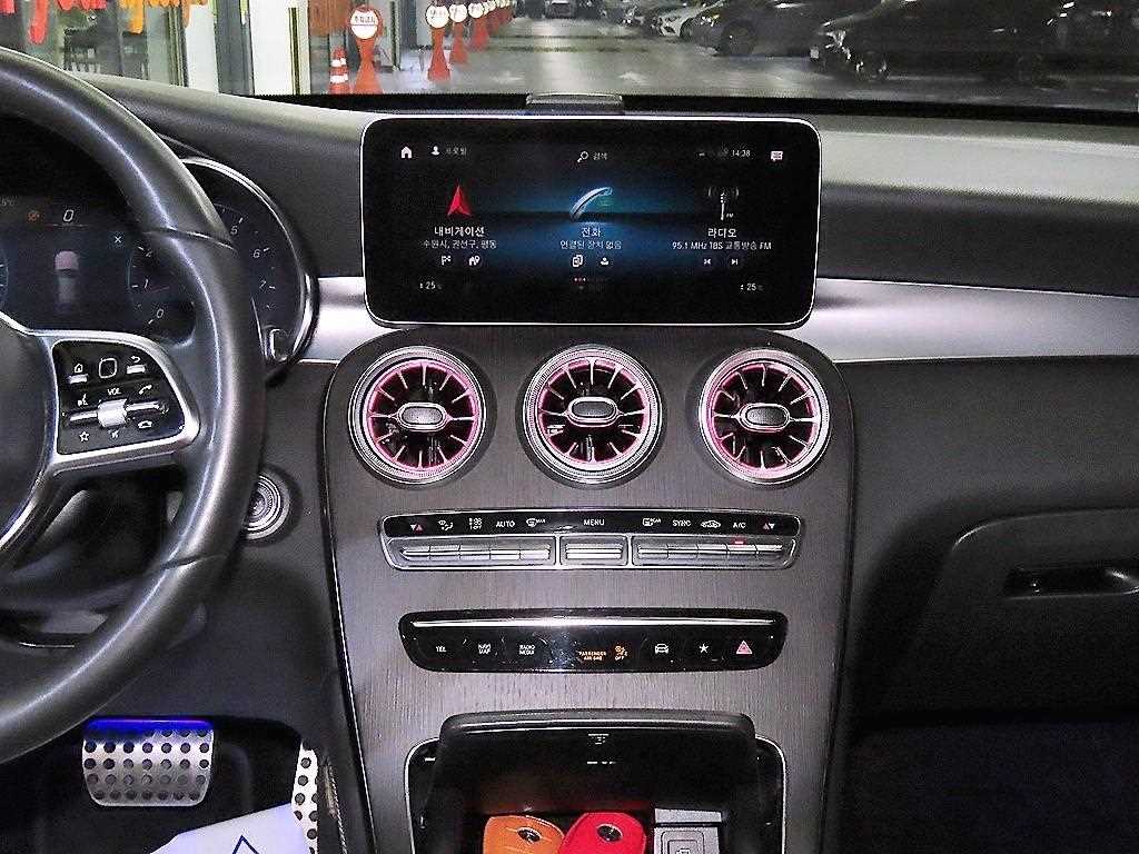 Mercedes Benz GLC Class - Vista 11