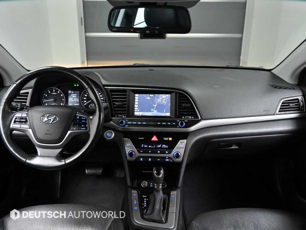 HYUNDAI Avante - Vista 7