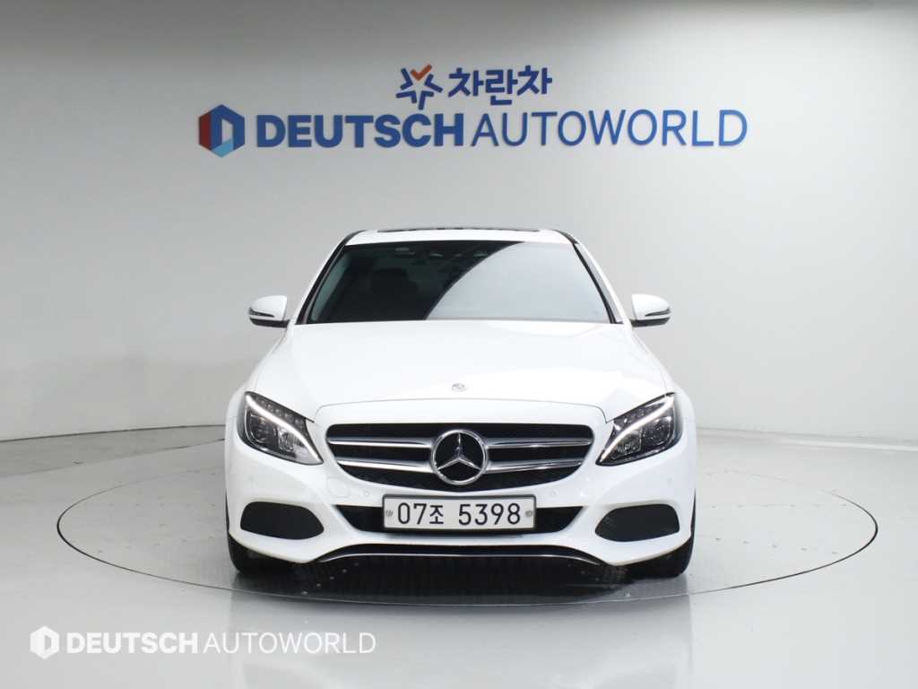 Mercedes Benz C Class - Vista 3